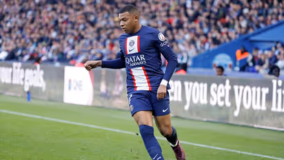 തോല്വി തളര്ത്തിയില്ല! പത്ത് ദിവസത്തെ അവധി പോലും റദ്ദാക്കി എംബാപ്പെ; പാരീസില് തിരിച്ചെത്തി