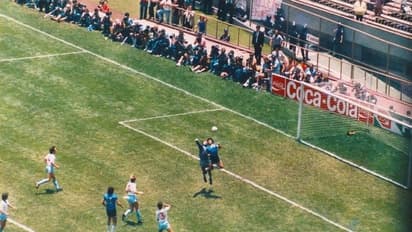 फुटबॉल में 'हैंड ऑफ गॉड' गोल याद है आपको? मैराडोना के जादुई गोल की वह बॉल अब 20 करोड़ में होगी नीलाम