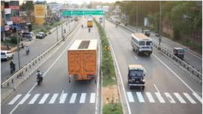 റോഡ് ആറുവരിയാണെന്നു കരുതി 'ആറാടരുത്', പണികിട്ടും; മുന്നറിയിപ്പുമായി എംവിഡി!