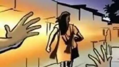 ಬಾಲಕಿಗೆ ನಡುರಸ್ತೆಯಲ್ಲೇ ಲೈಂಗಿಕ ಕಿರುಕುಳ; ಆರೋಪಿ ರಕ್ಷಿಸಲು ಪಂಚಾಯಿತಿ ಕರೆದ ಸ್ಥಳೀಯರು!