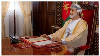 ഒമാനില് ഔദ്യോഗിക അവധി ദിനങ്ങള് പ്രഖ്യാപിച്ച് സുല്ത്താന്റെ ഉത്തരവ്; സ്വകാര്യ മേഖലയ്ക്കും ബാധകം