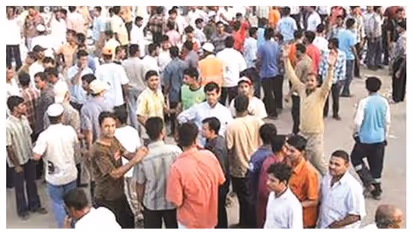 ബാച്ചിലർമാരെ റെസിഡൻഷ്യൽ ഏരിയകളിൽ നിന്ന് ഒഴിപ്പിക്കുന്നതിനുള്ള ക്യാമ്പയിൻ തുടരുന്നു 