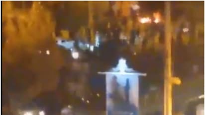 ആളിക്കത്തി ഇറാന്; പ്രക്ഷോഭകാരികള് അയത്തുള്ള ഖൊമേനിയുടെ വീടിന് തീയിട്ടു