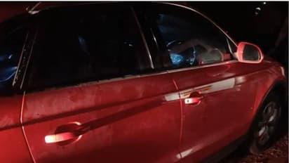 ഹൈവേയിൽ നിർത്തിയിട്ട ഒഡി കാറിനുള്ളിൽ മുറിവുകളോടെ മൃതദേഹം, കൊലപാതകത്തിന് കേസെടുത്ത് പൊലീസ്