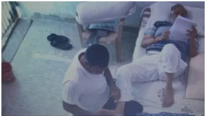 മുറി വൃത്തിയാക്കുക, കിടക്ക ഒരുക്കുക, ഭക്ഷണം എത്തിക്കുക; സത്യേന്ദറിനായി ജയിലിൽ നിയോഗിച്ചത് പത്തുപേരെ