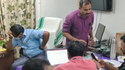 കൈക്കൂലി വാങ്ങവേ കുളത്തൂര്‍ പഞ്ചായത്ത് സെക്രട്ടറി വിജിലന്‍സ് പിടിയില്‍