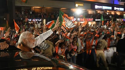 ప్రధాని మోడీ, గుజారత్, అసెంబ్లీ ఎన్నికలు, వాపి, రోడ్ షో, బీజేపీ, Prime Minister Modi, Gujarat, Assembly Elections, VAPI, Road Show, BJP,