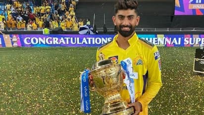 ஒருநாள் போட்டியில் 277 ரன்கள். தொடர்ந்து 5 சதங்கள்.. வரலாற்று சாதனை படைத்த ஜெகதீசன்! கழட்டிவிட்டு கதறும் CSK