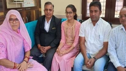 पिता चल-फिर नहीं सकते: मां ने बेटी की पढ़ाई खातिर बेच दिया पुश्तैनी मकान, अब लाडो ने देश भर में कर दिया टॉप