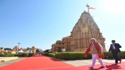 సోమ్నాథ్ ఆలయంలో ప్రత్యేక పూజలు నిర్వహించిన మోడీ