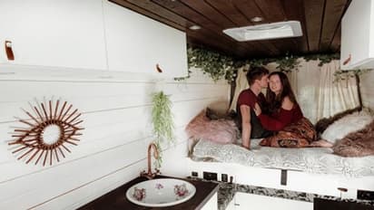 लॉकडाउन में हुआ कुछ ऐसा, घर को छोड़ वैन से निकल पड़े दुनिया घूमने कपल, अब तक इतने देशों की कर चुके हैं यात्रा