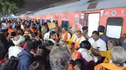 காசி தமிழ் சங்கமத்தை காண சிறப்பு ரயில்... கோவையில் இருந்து பயணிகளை வழியனுப்பி வைத்த பாஜக!!