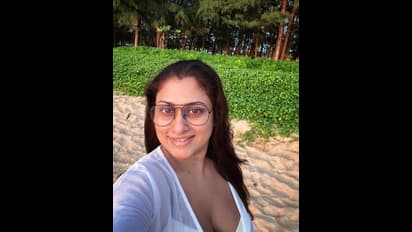 17 ஆண்டுகளுக்கு பின் ரஜினிகாந்தை சந்தித்த 'சந்திரமுகி' பட நடிகை! உச்சகட்ட மகிழ்ச்சியில் எடுத்து கொண்ட செல்ஃபி!