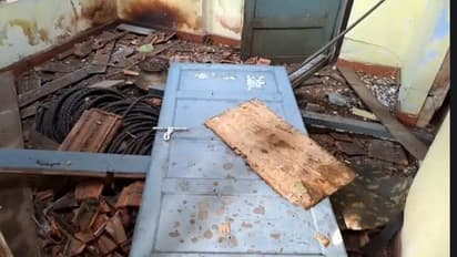 പൊലീസുകാരൻ ഫോണിൽ സംസാരിച്ച് നിൽക്കവെ പൊലീസ് ക്വാട്ടേഴ്സിൽ പൊട്ടിത്തെറി; പൊട്ടിയത് പടക്കമെന്ന് പൊലീസ്