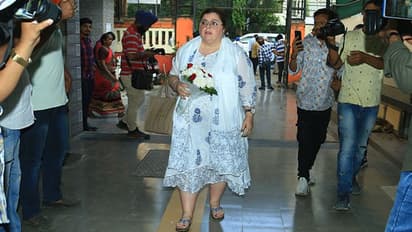 Tabassum Prayer Meet: फराह खान, सुनिधि चौहान समेत कई सेलेब्स ने दी एक्ट्रेस को श्रद्धांजलि