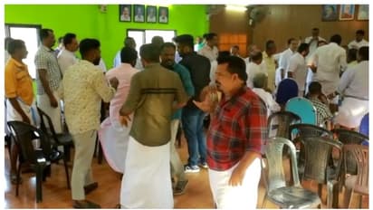 വാക്കേറ്റം, കയ്യാങ്കളി; പിറവത്ത് കോണ്‍ഗ്രസ് പ്രവര്‍ത്തകര്‍ ഏറ്റുമുട്ടി