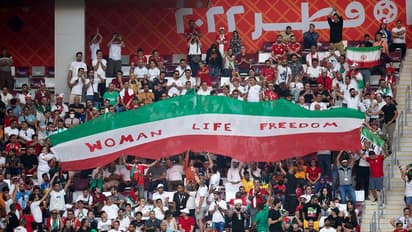 മഹ്സ അമിനിക്കായി ഖത്തറിലും ശബ്ദമുയര്ത്തി ഇറാന് ആരാധകര്, സ്റ്റേഡിയത്തിനകത്തും പുറത്തും പ്രതിഷേധം