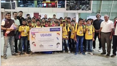 விமானத்தில் கல்வி சுற்றுலா… மகிழ்ச்சியில் ஆழ்ந்த அரசு பள்ளி மாணவர்கள்!!