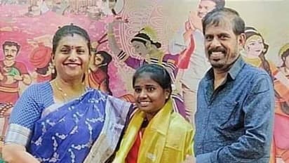 பெற்றோரை இழந்த பெண்ணை தத்தெடுத்த மருத்துவ கனவை நிஜமாக்கிய ரோஜா.! குவியும் வாழ்த்து.!