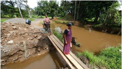 പദ്ധതിയുടെ പേര് 'റീ ബില്ഡ് കേരള'; പദ്ധതിക്കായി കലുങ്ക് പൊളിച്ചിട്ട് അഞ്ച് മാസം, ഇനിയെന്ന് എന്ന് നാട്ടുകാര്!