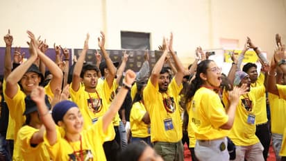 ఐపీఎల్... చెన్నై అభిమాని డ్యాన్స్ కి చీర్ లీడర్స్ ఫిదా..!