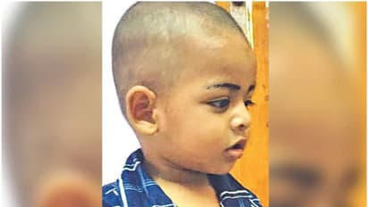 അച്ഛന് ഓടിച്ച ഓട്ടോറിക്ഷ നിയന്ത്രണംവിട്ട് മറിഞ്ഞ് രണ്ട് വയസ്സുകാരന് മരിച്ചു