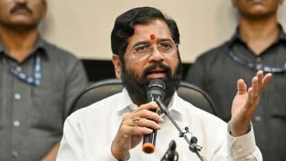 महाराष्ट्र की एकनाथ शिंदे सरकार का बड़ा फैसला: गुजरात में वोट डालने के लिए दी छुट्टी, मना करने पर होगा एक्शन