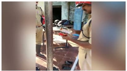 ചാല തമിഴ് സ്കൂളില് തീപിടുത്തം, ബാഗുകളും 10 ഫോണും കത്തി നശിച്ചു