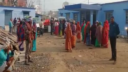 जरा सी चूक और बिखर गया परिवार, नहर में तेज रफ़्तार कार पलटने से पति-पत्नी समेत तीन की मौत