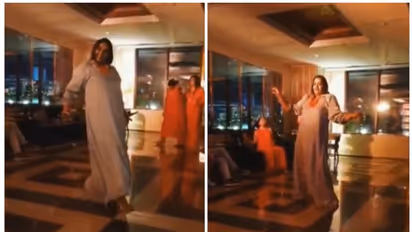 '80ஸ் ரீயூனியன்' நிகழ்ச்சியில் 57 வயதில் நடனத்தில் பொளந்து கட்டிய ராதா..! அசர வைக்கும் ஆட்டத்தின் வைரல் வீடியோ