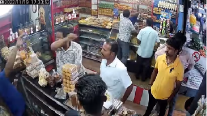 ವ್ಯಾಪಾರಿ ಮೇಲೆ ಪುರಸಭೆ ಸದಸ್ಯನಿಂದ ಹಲ್ಲೆ: ವಿಡಿಯೋ ವೈರಲ್‌ನಿಂದ ಮಾನ ಹರಾಜು