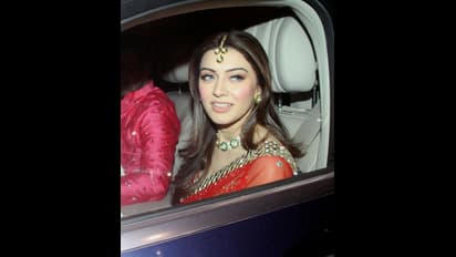 திருமண கொண்டாட்டத்தில் பிசியான ஹன்சிகா... வருங்கால கணவருடன் காத்துவாக்குல காதல் செய்யும் போட்டோஸ் வைரல்