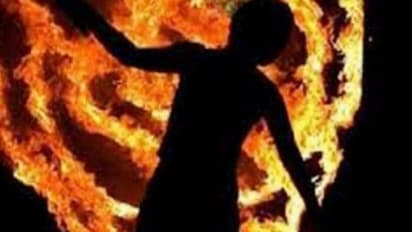 పెట్రోల్ పోసి నిప్పంటించి... భార్య చేతిలోనే ఆర్మీ జవాన్ సజీవదహనం