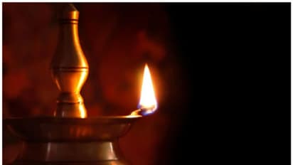 നിലവിളക്ക് കൊളുത്തുമ്പോള് ശ്രദ്ധിക്കേണ്ട കാര്യങ്ങള്