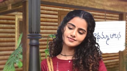 അനുപമ പരമേശ്വരൻ നായികയായി  '18 പേജെസ്', സിത്താര കൃഷ്‍ണകുമാര്‍ പാടിയ ഗാനം പുറത്ത്