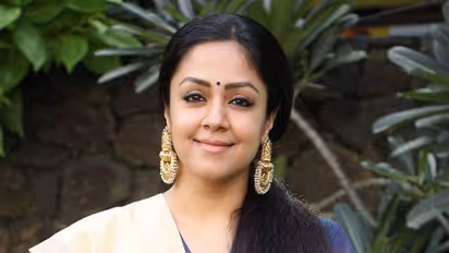 இது உண்மையில் ஜோதிகாவா? நியூ லுக்கில் 20 வயசு பெண் போல் மாறிய ஜோ..! ஷாக்கிங் போட்டோஸ்!