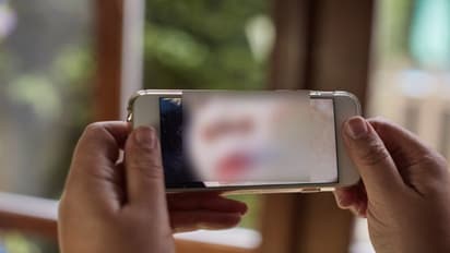 ಆ್ಯಪ್ ಮೂಲಕ ಲೈವ್ ಸೆಕ್ಸ್ ಶೋ, ಗೂಗಲ್ ಪ್ಲೇ ಸ್ಟೋರ್‌ನಲ್ಲಿ ದಾಖಲೆಯ ಆ್ಯಪ್ಲಿಕೇಶನ್ ಡೌನ್ಲೋಡ್!