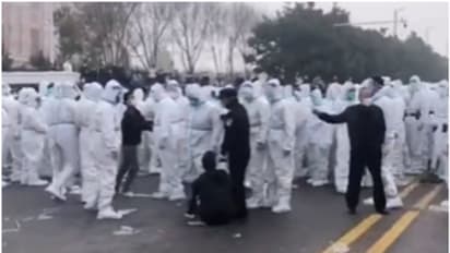 സീറോ കൊവിഡ് നിയന്ത്രണം ; ചൈനയില്‍ ഐഫോൺ കമ്പനിയില്‍ പൊലീസും തൊഴിലാളികളും ഏറ്റുമുട്ടി  