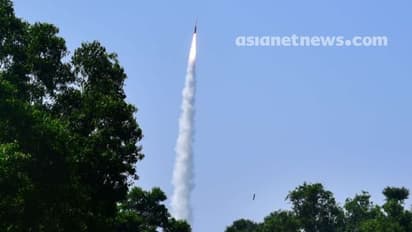 തോൽവിയറിയാതെ തുടർച്ചയായ ഇരുന്നൂറ് തവണ; തുടർവിക്ഷേപണ വിജയത്തില് ചരിത്രം കുറിച്ച് 'രോഹിണി 200'