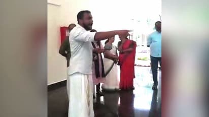 വീട്ടിൽ പോകുമ്പോൾ നാട്ടിൽ സംഘടനകളുണ്ടെന്ന് ഓര്ക്കണം: സര്വ്വകശാല രജിസ്ട്രാര്ക്കെതിരെ ഡിവൈഎഫ്ഐ നേതാവ്