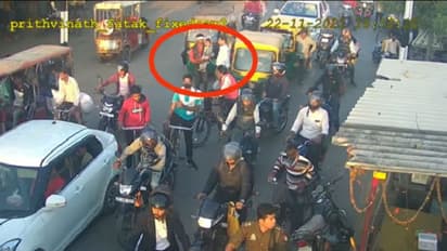 वृंदावन में मिला आगरा से किडनैप बच्चा, मासूम के रोने पर आरोपी ने पहले दिलाई चॉकलेट फिर अपने हाथ से खिलाया केला