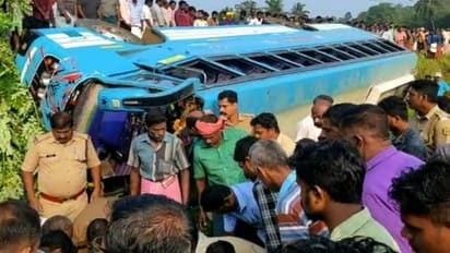 തൃശൂരിൽ നിയന്ത്രണം വിട്ട ബസ് താഴ്ചയിലേക്ക് മറിഞ്ഞു, പരിക്കേറ്റവരെ ആശുപത്രിയിലാക്കി