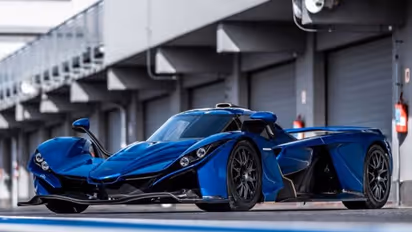 Praga Bohema: 700bhp की जबरदस्त पावर के दम पर 300 किमी/घंटे की टॉप स्पीड देती है यह सुपर कार