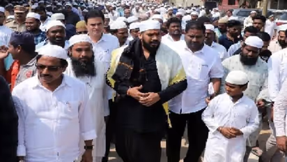 అయ్యప్ప దీక్షలో ముస్లిం టోపీ పెట్టిన అనిల్ యాదవ్.. ఇంత బరితెగింపా : జీవీఎల్, విష్ణువర్థన్ రెడ్డి ఆగ్రహం