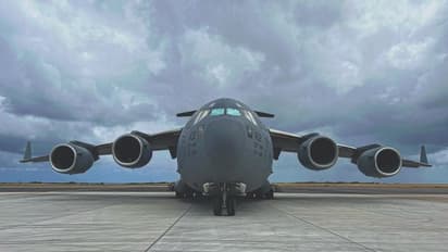 பறக்க முடியாமல் ஓடுதளத்தில் சிக்கிய விமானப்படை விமானம்! லே விமானங்கள் அனைத்தும் ரத்து