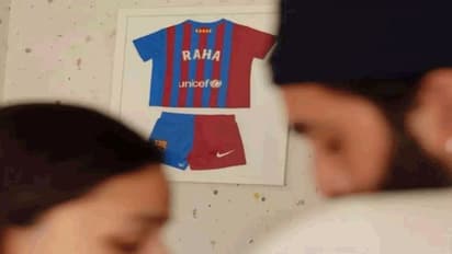 'നിങ്ങളെ കാണാന് ഇനിയും കാത്തിരിക്കാനാവില്ല'; ആലിയ ഭട്ടിനും രണ്ബീറിനും അഭിനന്ദനവുമായി ബാഴ്സലോണ ടീം