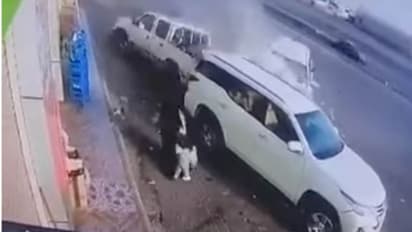 സൗദി അറേബ്യയില് അശ്രദ്ധമായി വാഹനമോടിച്ച് യുവതിയെയും രണ്ട് കുട്ടികളെയും ഇടിച്ചിട്ട ഡ്രൈവര് അറസ്റ്റില്