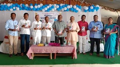 కథలు సమాజాన్ని చిత్రించాలి