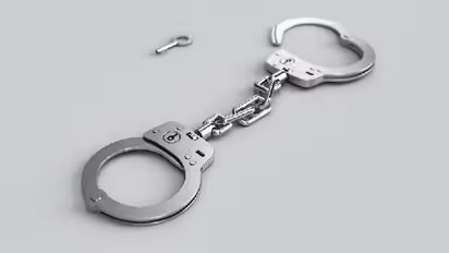 ప్రముఖ యాంకర్, నటి ఫొటోలు మార్పింగ్, అసభ్య పదజాలంతో పోస్టింగులు.. కొబ్బరి రైతు అరెస్ట్.,. 