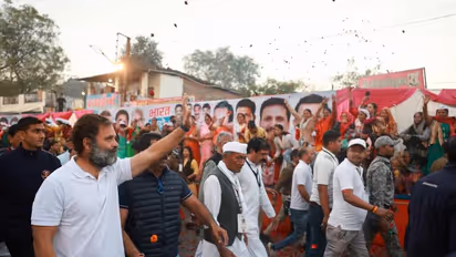 భారత్ జోడో యాత్రలో పాల్గొన్న స్కూల్ టీచర్పై సస్పెన్షన్ వేటు